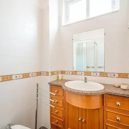 Guestready - Lively Retreat Near Praca Do Bocage Setubal