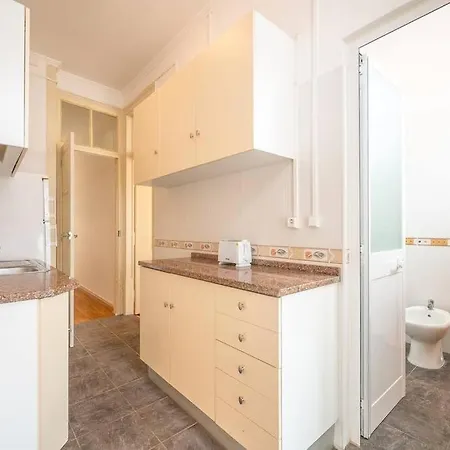 Guestready - Lively Retreat Near Praca Do Bocage Apartment *